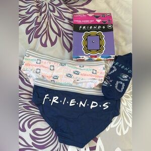 FRIENDS Underwear and Socks Set - Medium